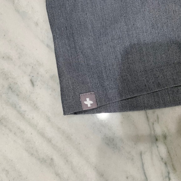 FIGS Technical Collection Scrub Top Mens Size M‎ Gray Medical Uniform - Picture 5 of 11